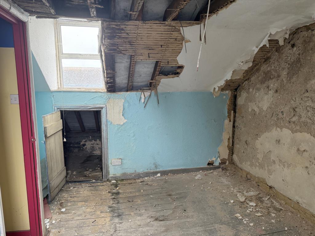 Lot: 52 - FREEHOLD SHOP AND UPPER PARTS IN NEED OF COMPLETE REFURBISHMENT - Second floor room with window from rear